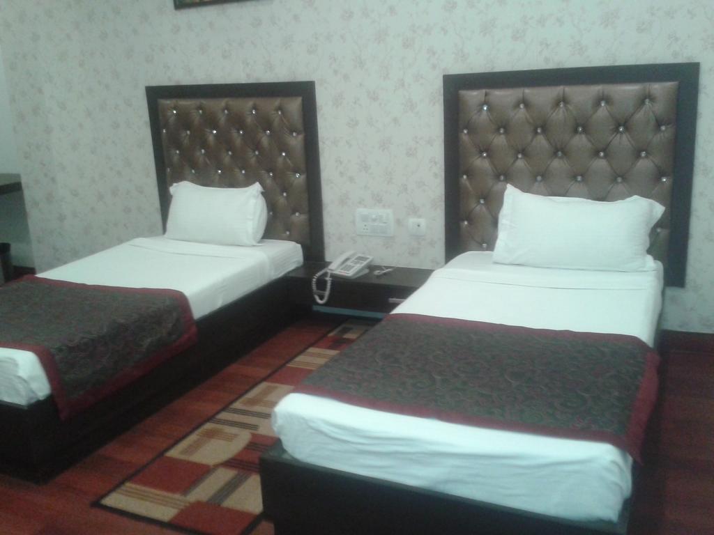 Hotel Krishna International Vrindāvan Zimmer foto