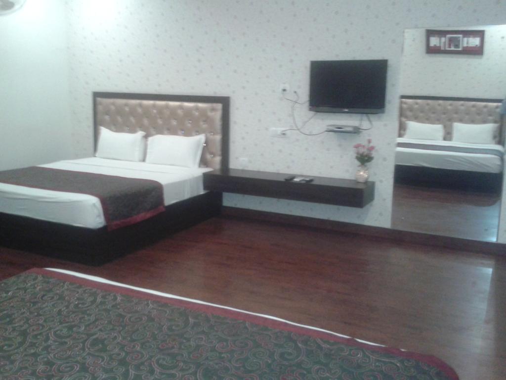 Hotel Krishna International Vrindāvan Zimmer foto