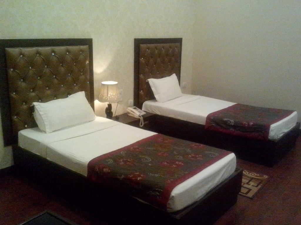 Hotel Krishna International Vrindāvan Zimmer foto