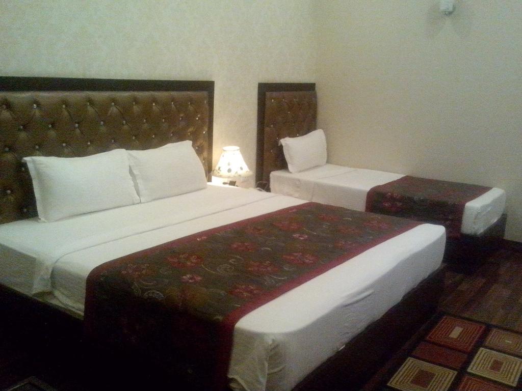 Hotel Krishna International Vrindāvan Zimmer foto