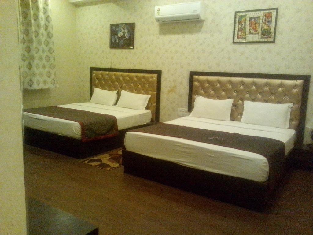Hotel Krishna International Vrindāvan Zimmer foto