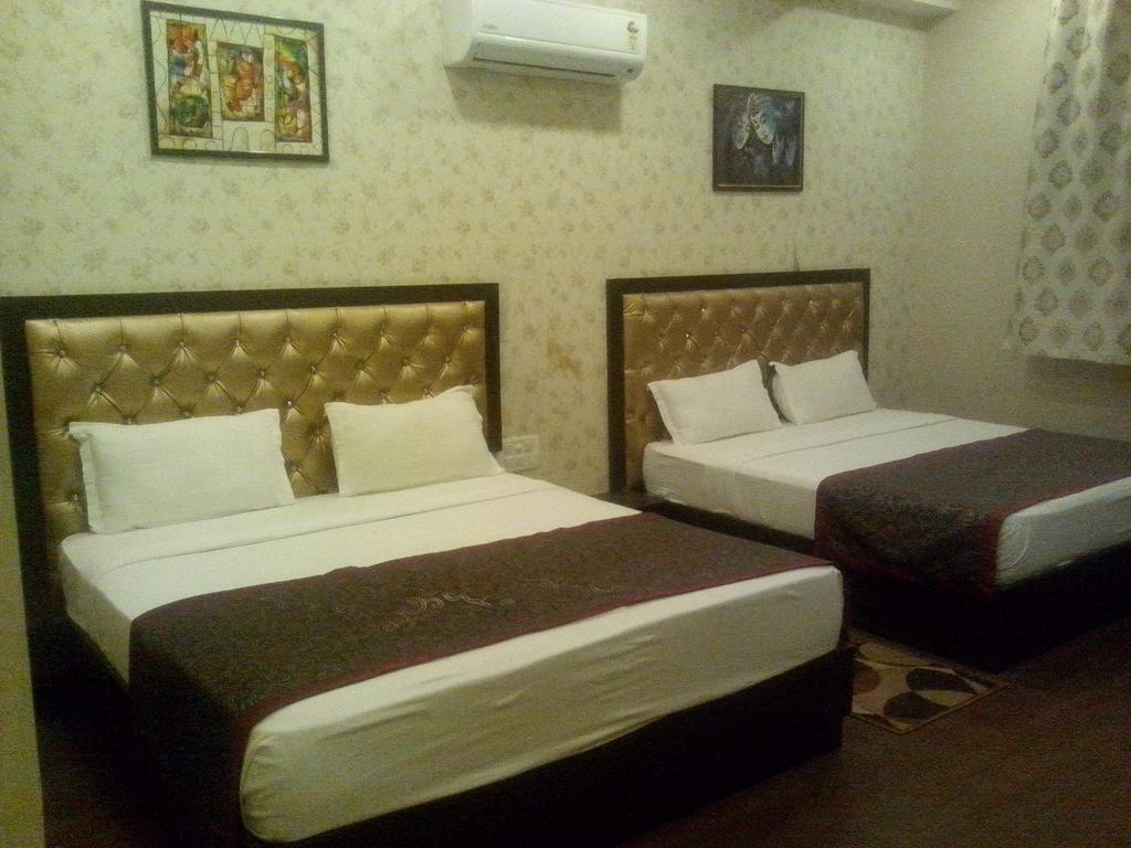 Hotel Krishna International Vrindāvan Zimmer foto